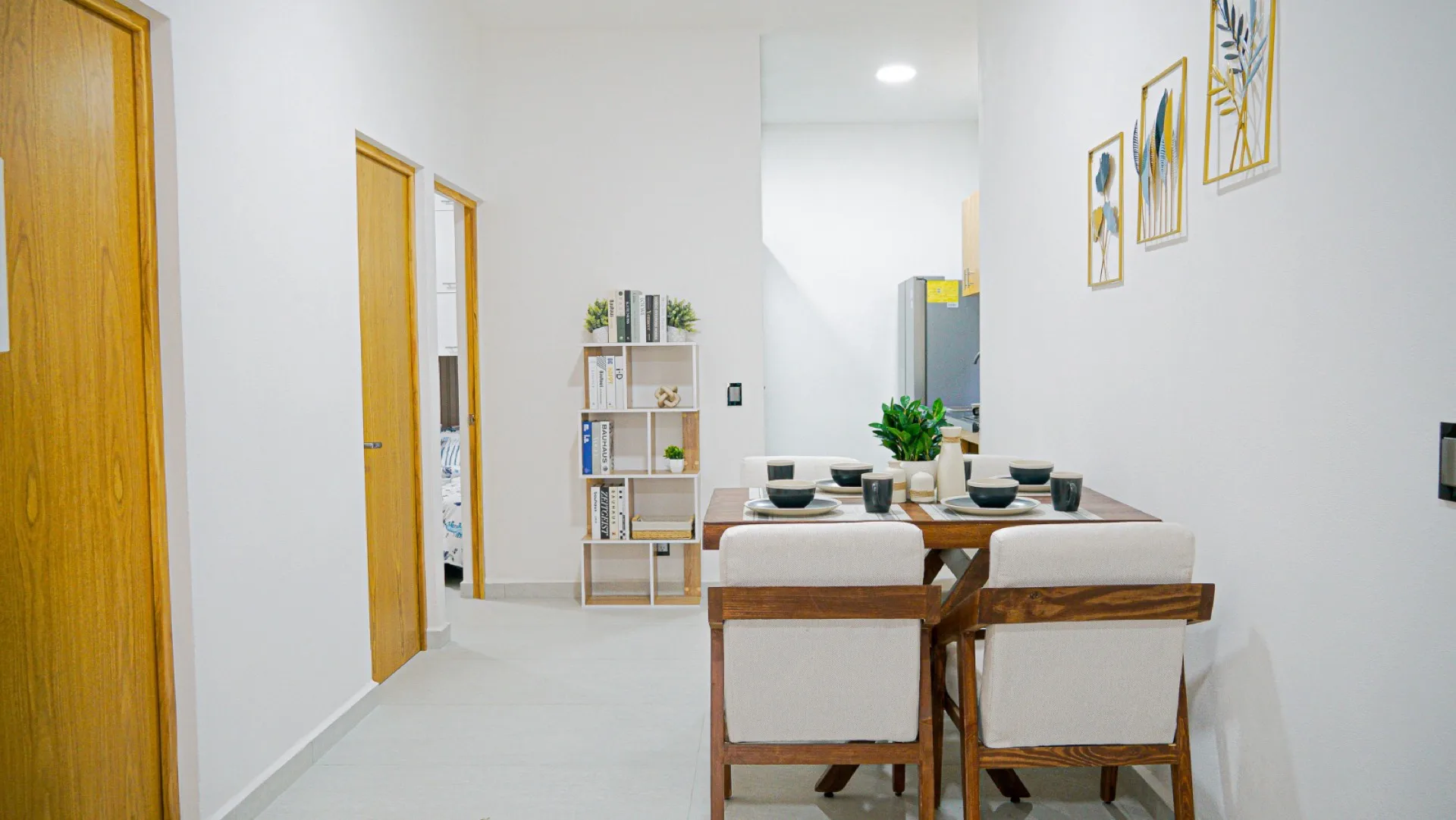 Sendas Vallarta - departamento muestra comedor y pasillo